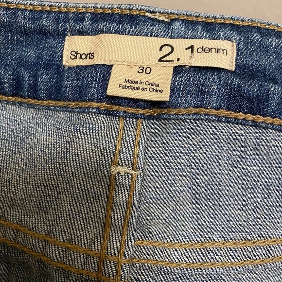 2.1 Denim Blue Jean Distressed Cuffed Shorts Size 30 New Without Tag - Picture 3 of 6